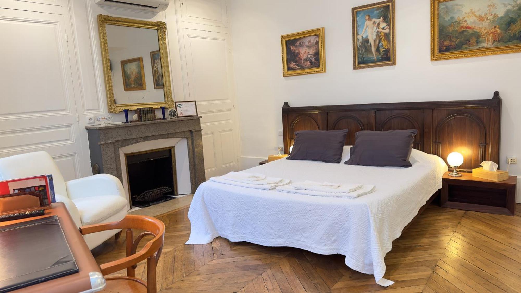 Chambre De Charme Au Coeur Du Vieux Valence - Confort & Calme Exterior photo